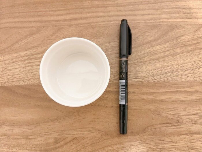 シンプルなデザインで使いやすい陶器のココット皿