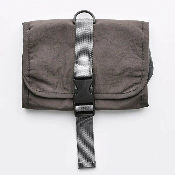 スキンケアやメイクの時間を快適にしてくれる「ソフトナイロン吊り下げバッグ」