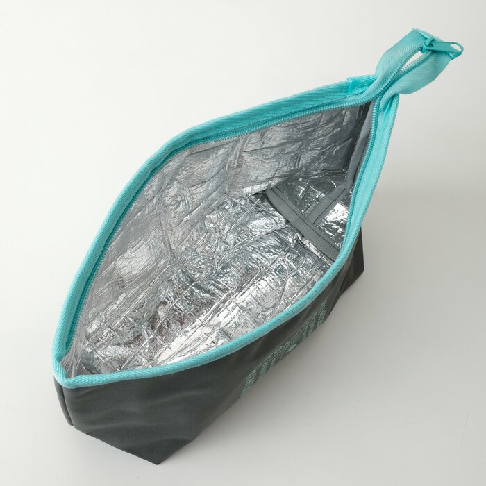 保冷バッグはコットンバッグにピッタリ収納できるサイズ