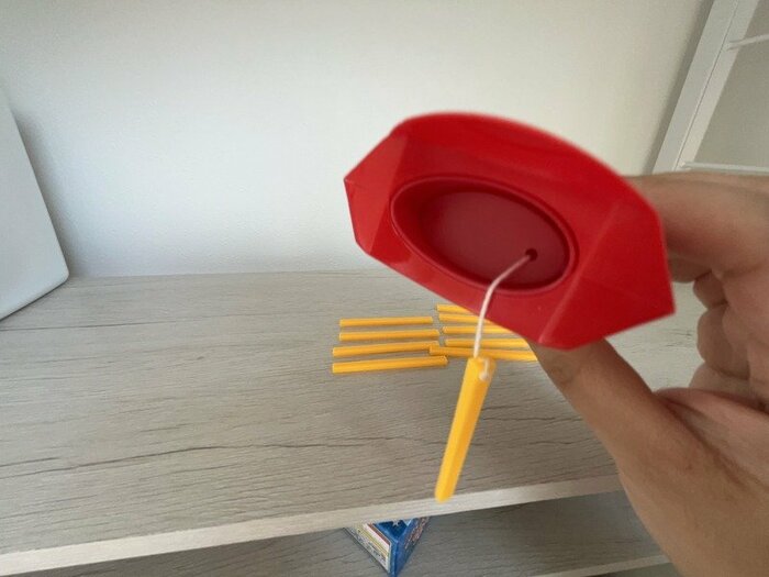 当たりのポテトは本体とヒモでつながっています