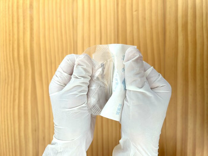 内側にテープはついていないので、ゴム手袋がくっつくことはありません