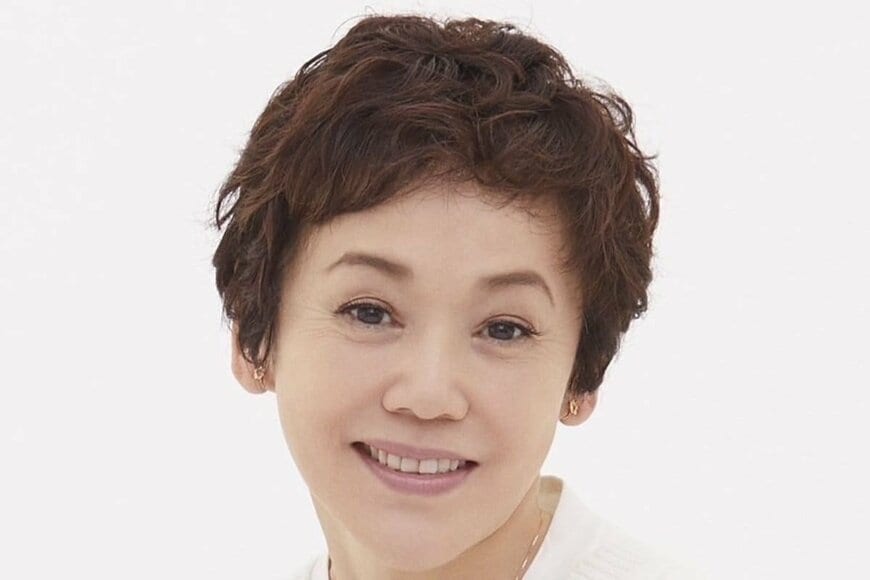 68歳 大竹しのぶ ぱっつん前髪×プレッピースタイルにSNS反応「イマルちゃんとそっくり」「モデルみたい」「若々しくて」の声