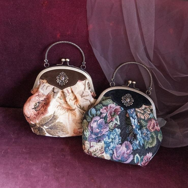 出所：しまむら公式　がま口ゴブランポシェット （クラロリくる実）