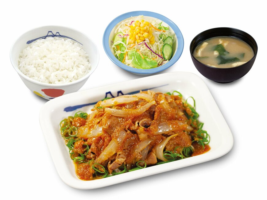 出所：株式会社松屋フーズホールディングス「【松屋】ペルー料理を松屋風にアレンジ～ロモサルタード風～「ネギたっぷり牛肉のエスニック炒め定食」新発売 」