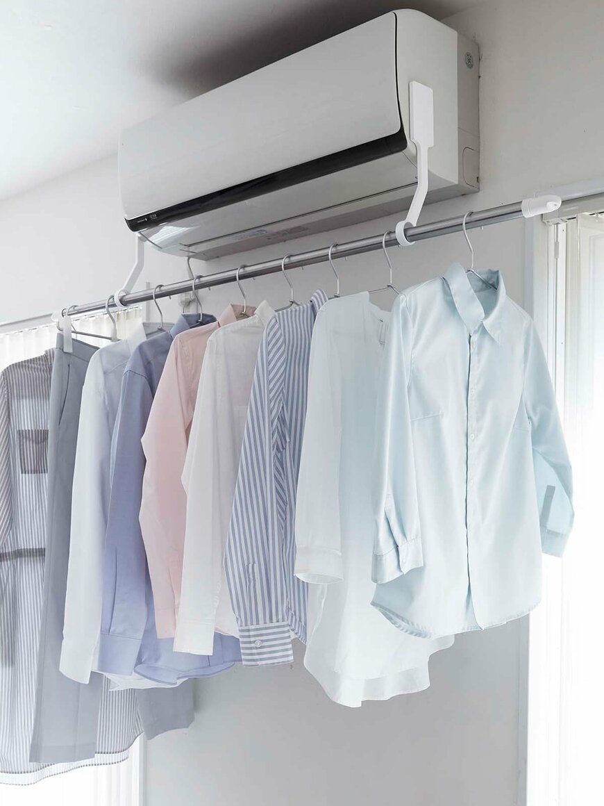 出所：山崎実業公式　フィルムフックエアコン室内物干しポールホルダー タワー