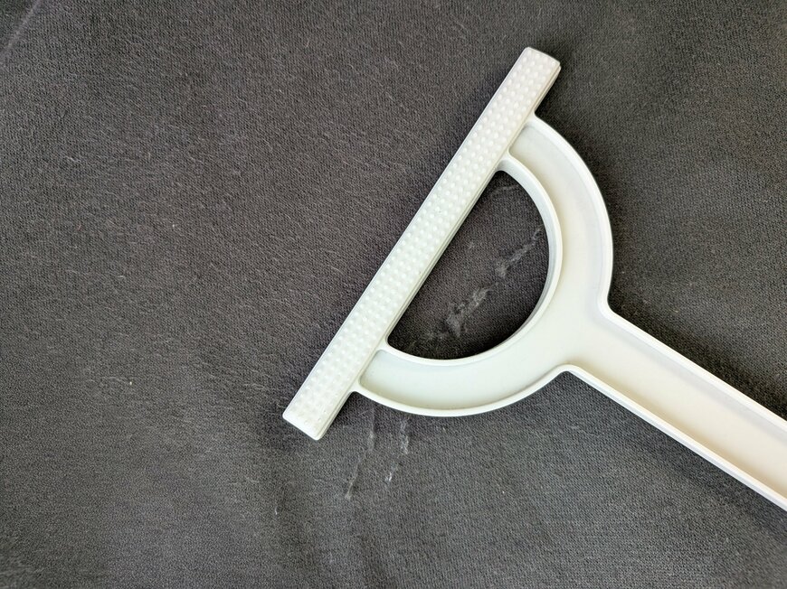 筆者撮影（セリア 毛玉取りブラシ）