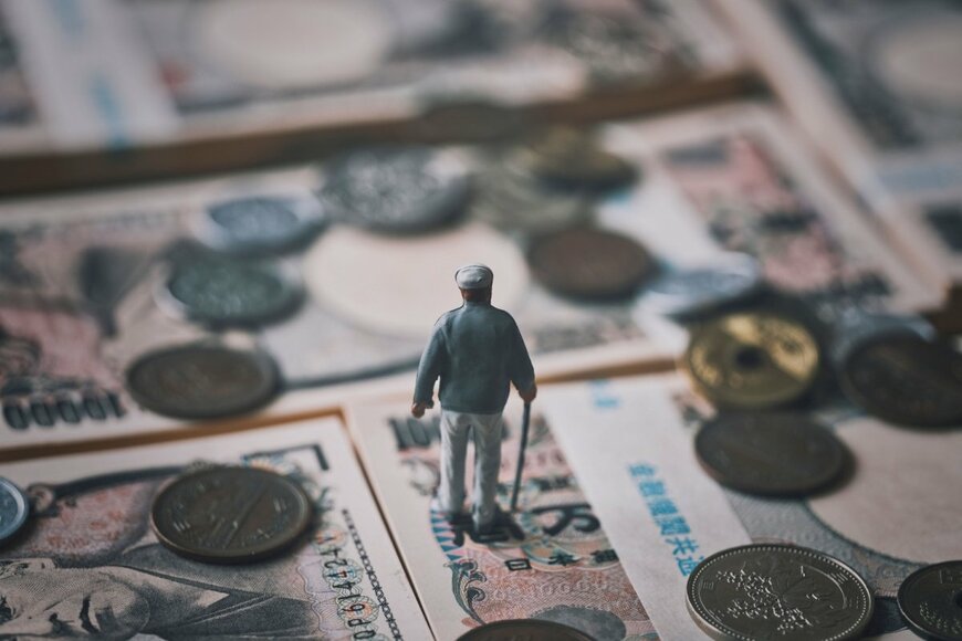 高齢者世帯の59％が「生活が苦しい」と回答…【老齢年金】国民年金・厚生年金の受給額は月額いくら？