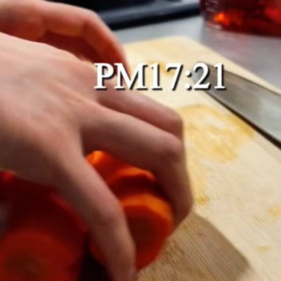 【旦那に作る愛妻弁当】実家の野菜をたっぷり使った「ドライカレー弁当」がカラフルな見た目で真似したい可愛さ！