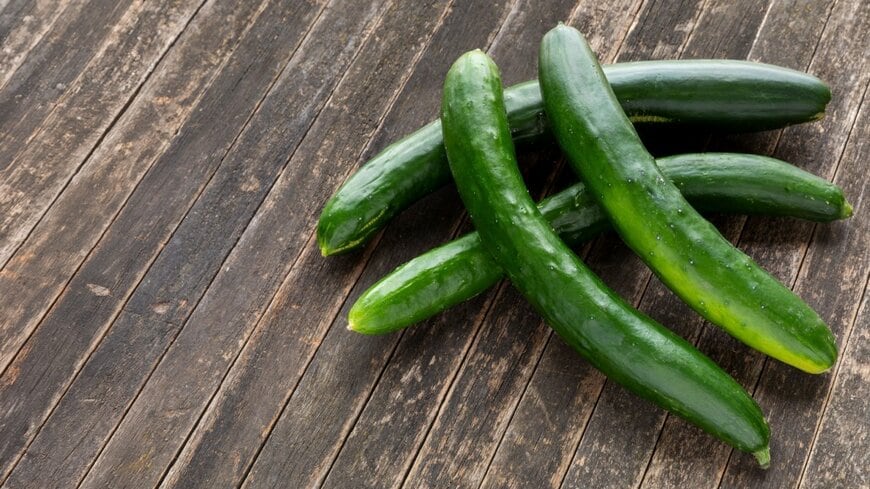 直売所で購入したキュウリのような「謎野菜」に思わず目を疑う　まさかのフォルムに「スイカの赤ちゃんっぽい」