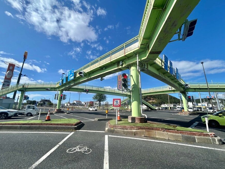 あちこちに信号機があります