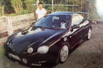 若い頃「黒い車」をピカピカに磨いたら　夕方「舞い降りてきた生物」を思わず二度見