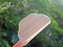 ほんのり手元を照らす〈クリップライト〉がシンプルで便利でした。夜の「読書」や「勉強」のおともに〈購入レポート〉