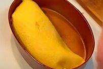 【王道オムライス弁当】彩り豊かで美味しそう！オムライスを綺麗に盛り付ける技も必見！「料理も盛り付けも素晴らしい」の声