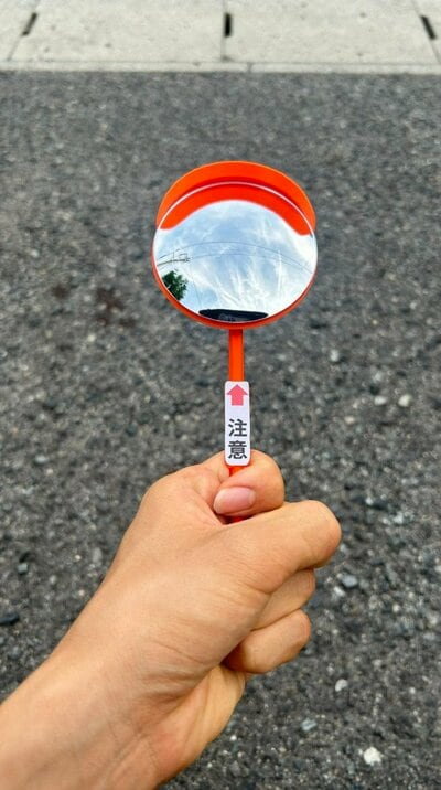 実際に手で持った様子もユニーク