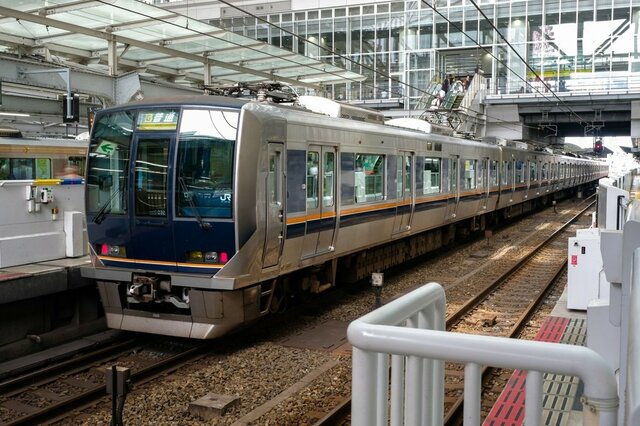 鉄道ファン歓喜の「センス良いお土産」が話題　「実車と同じ素材」に思わずテンション爆上げ