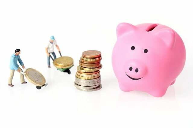 勤労者世帯の貯蓄額：平均値、中央値、最頻値とは？