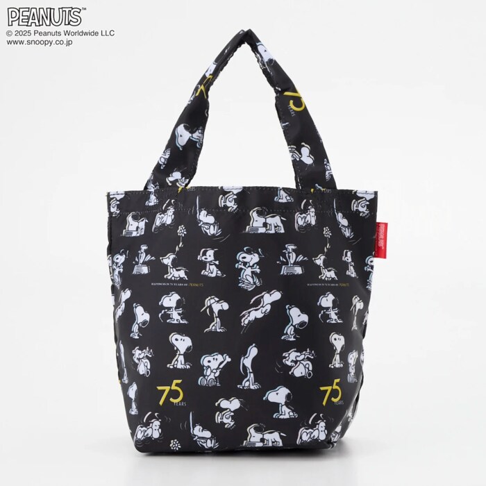 どんなファッションにも合わせやすい万能カラーの「クロ」