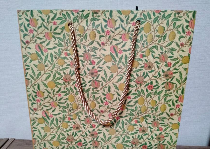 筆者撮影（セリア、ハンドルバッグM縦 ウィリアム・モリス）