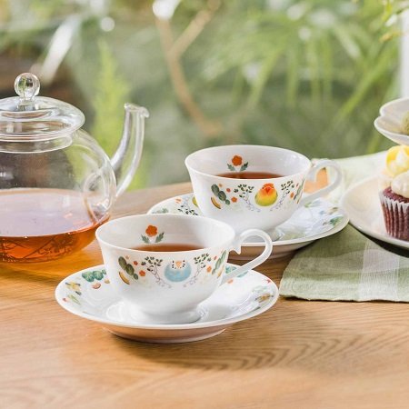 出所：株式会社フェリシモ「小鳥×植物のやさしい色彩に包まれて眠る「枕もとで小鳥たちがさえずる リバーシブル枕カバー」がフェリシモ「YOU+MORE!」から誕生」