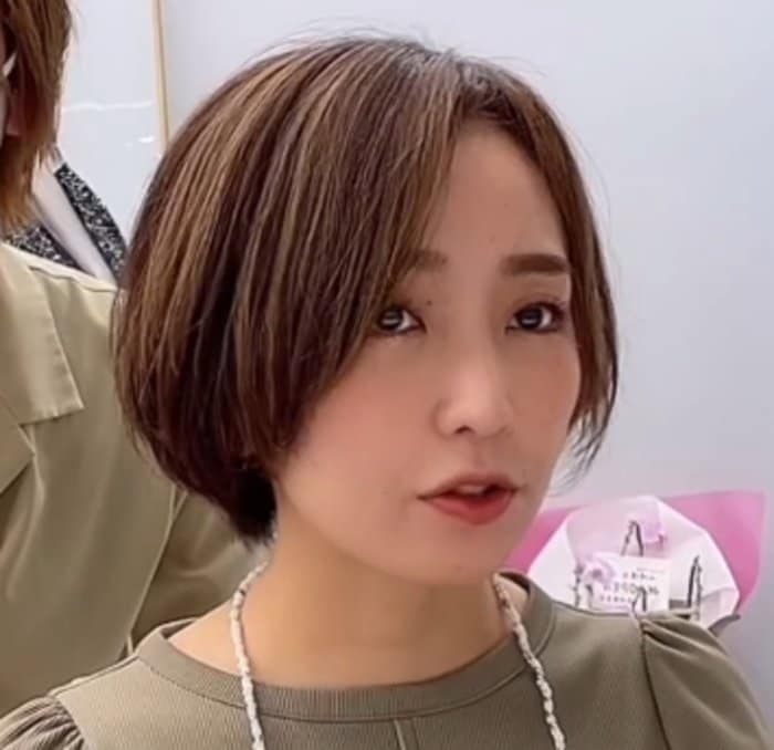 広がる髪に「散らかっちゃて、髪型が…」と悩む女性→前髪を作って〈大人可愛いマッシュショート〉で激変！