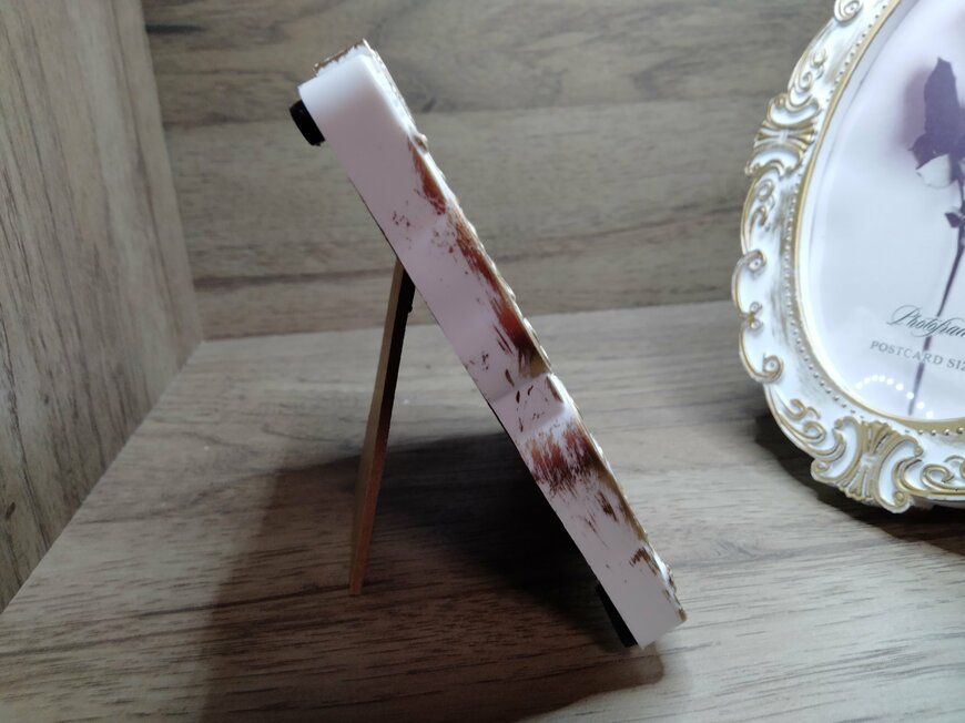 筆者撮影（セリア、フォトフレーム ローズ 9×9cm対応・セリア、フォトフレーム ポストカードサイズ オーバル）