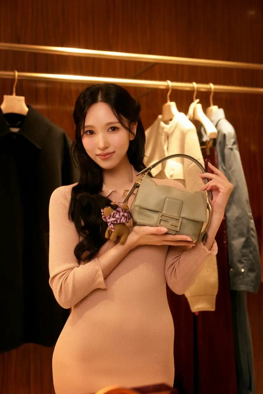 出所：フェンディ・ジャパン合同会社「フェンディ、MINAを起用したホリデーシーズンを彩るスペシャルムービーを公開！」