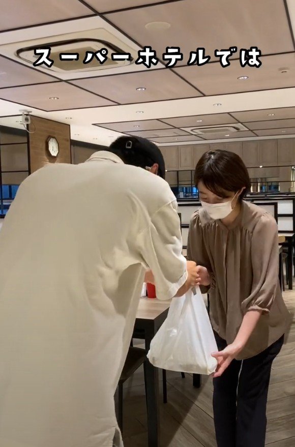 出所：@superhotel_official「スーパーホテルがお届けするホテルあるある到着ver.」