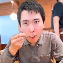 【33歳差カップル】大好物を注文した26歳彼氏→59歳彼女へのラブラブな行動に反響