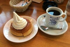 【コメダ】名物「シロノワール」に春限定が！濃厚クリームチーズ挟み早くも話題
