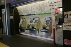 【ここは青梅駅】間違い多発の駅にある「注意書き」 大きく書かれた「青海駅 50km」の文字にドキッ