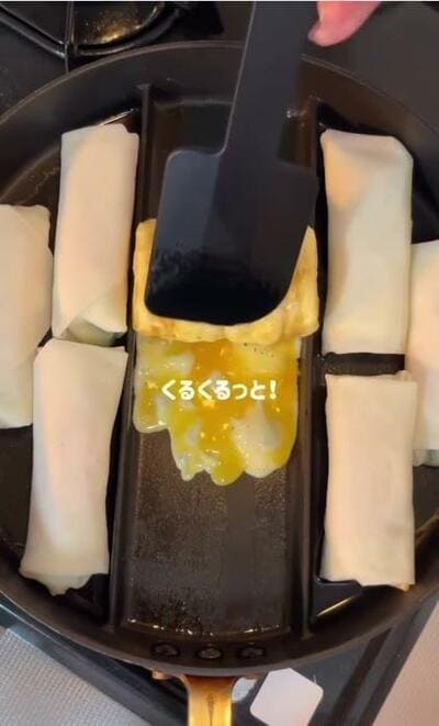 だし巻き卵が仕上がっていく