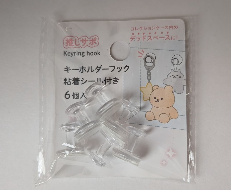 セリア　キーホルダーフック粘着シール付き 6個入