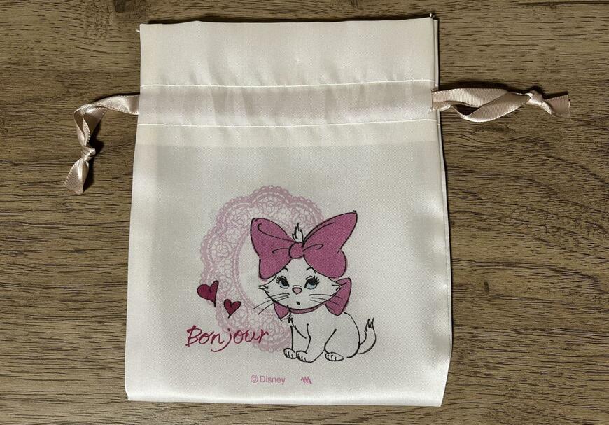 筆者撮影（セリア、〈おしゃれキャット〉サテンリボン巾着）