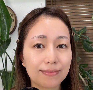 全部セザンヌ！40代の“頬コケに光”を足す748円「マットハイライトペンシル」を使ったプチプラフルメイク動画が約10万7000回再生