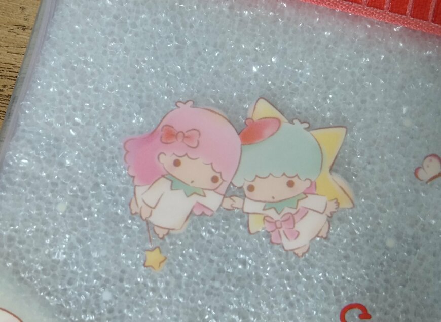 筆者撮影（セリア、フラットポーチ M/X いちご　27217）