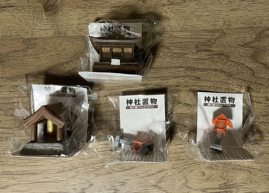 筆者撮影（セリア、神社置物（本殿・献灯籠・鐘つき堂））