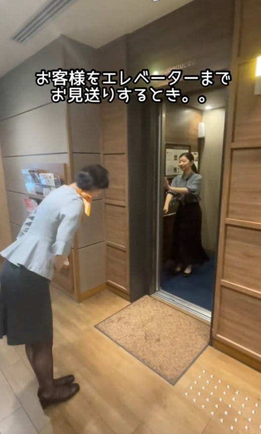 出所：@superhotel_official「スーパーホテルがお届けするホテルあるあるスタッフver. あ、まだだった」