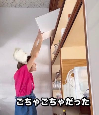 「美収納爆誕！！」ごちゃつく〈背面収納〉を…→ニトリの〈吊り戸棚ストッカー〉を使ってスッキリ整える！「素敵です！」の声