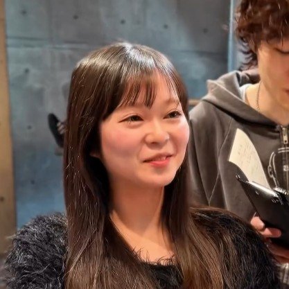 黒髪ロングの女性→人生初ブリーチカラーとボブカットで大胆イメチェン！「似合いすぎ」とコメント欄も大絶賛！