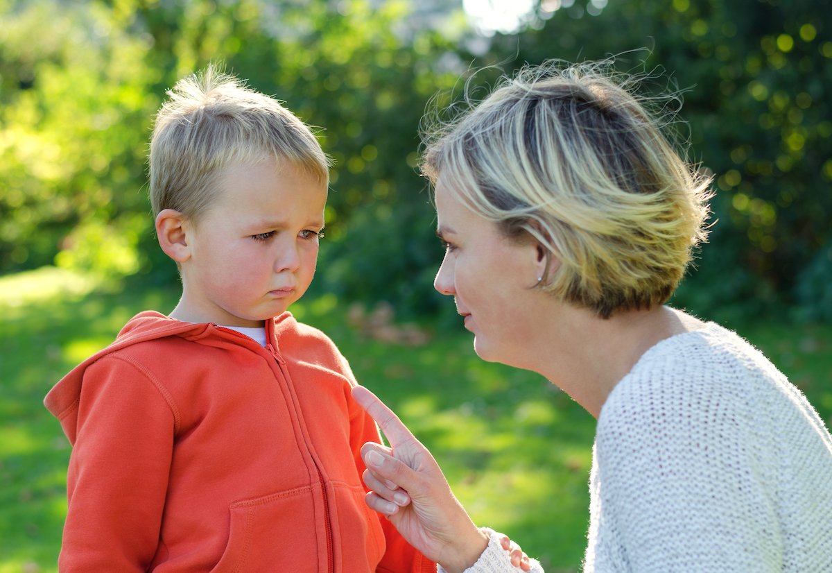 子どもの心を傷つけてしまう しつけ 自尊心に傷を負わせる叱り方とは Limo くらしとお金の経済メディア