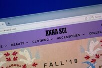 「ANNA SUIとサンリオがコラボ！」夢の限定トートバッグ3種！「巾着」「2WAY」「総柄」登場