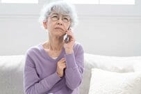 【最新】高齢者世帯の主流「三世代世帯」、「夫婦世帯」そして現代は「単独世帯」が最多へ。高齢者の所得「年金が100％」は約4割