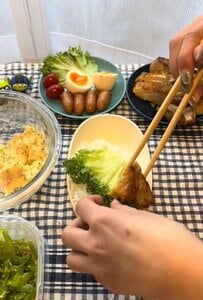 彼女が作る！ドでかい「チキンソテー弁当」　豪快な出来栄えに絶賛
