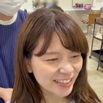 「頑張ってまた産みます！笑」3年ぶりに再来店した妊婦さんのヘアカット。くせを活かし、前下がりのシャープなラインにした変化と仕上がり