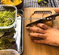 彼女が彼氏に作る「サンドイッチ弁当」豪勢なモリモリサンドに思わず羨望！？