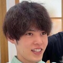 髪の広がり＆膨らみに悩む男性→プロの手で…スッキリ爽やかな〈ゆるめシャドウパーマスタイル〉に！「120点！」と笑顔