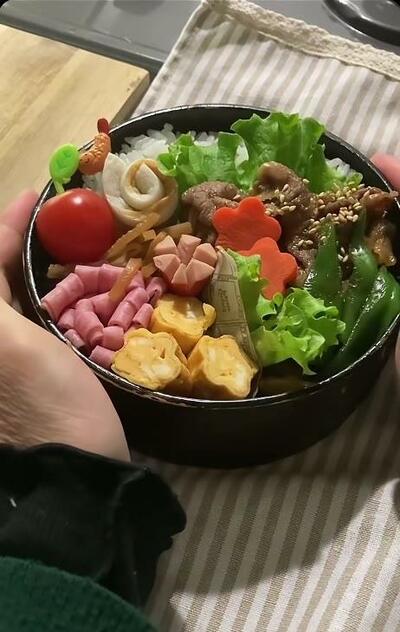 完成した「高校生に送るお弁当」