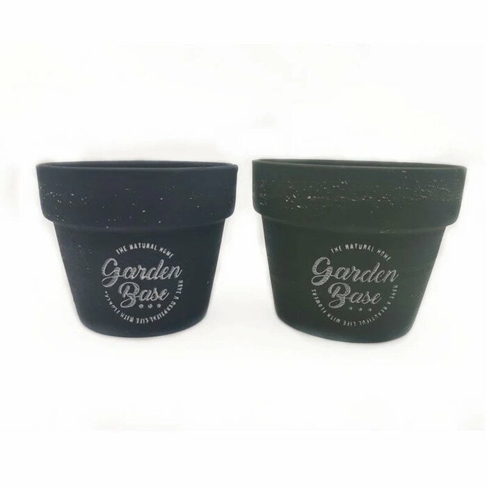 「素焼き植木鉢」（110円）は直径11.3cm×高さ9.0cmの小ぶりなタイプ