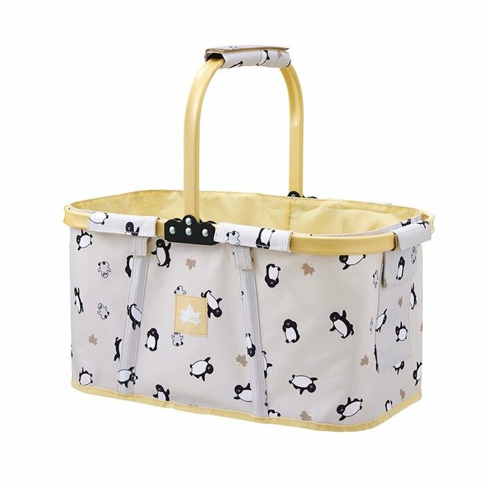 さまざまなポーズのSuicaのペンギンが散りばめられています