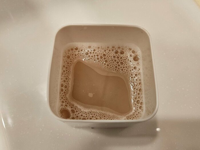 わずか10秒くらいブラシを回しただけなのに、こんなに汚れが出ました！